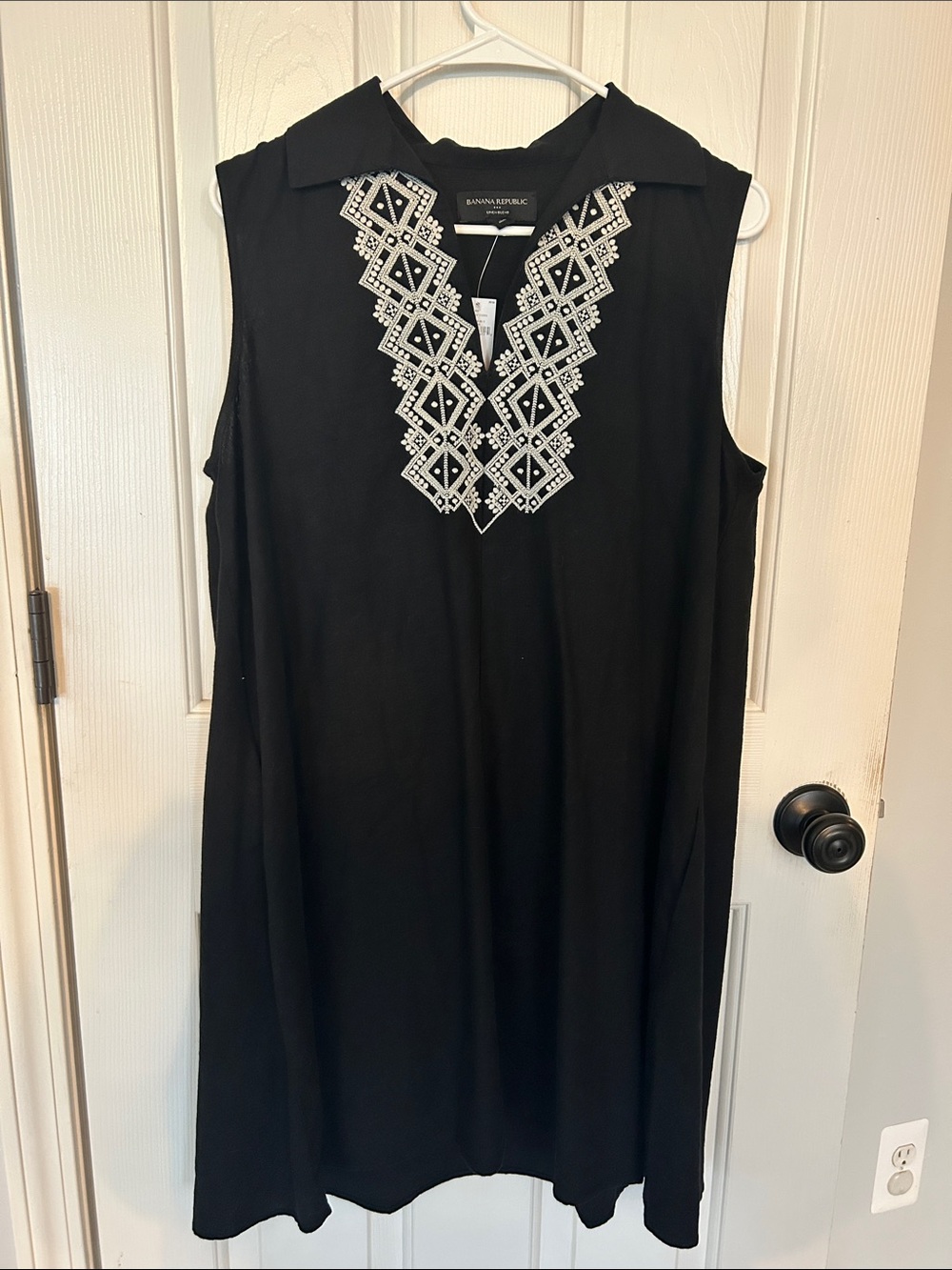 NWT! Banana Republic Black Sleeveless Dress with White Embroidered V-Detail M